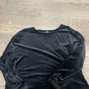 Old Navy women  Black Velvet Crewneck Sweater